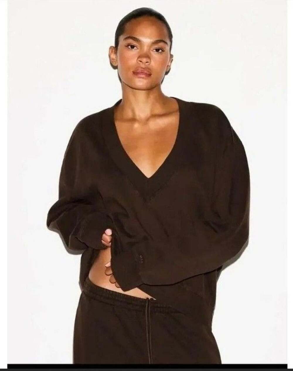 Skims Cozy Sweatfleece Mega V-Neck Sweatshirt Brown MEDIUM